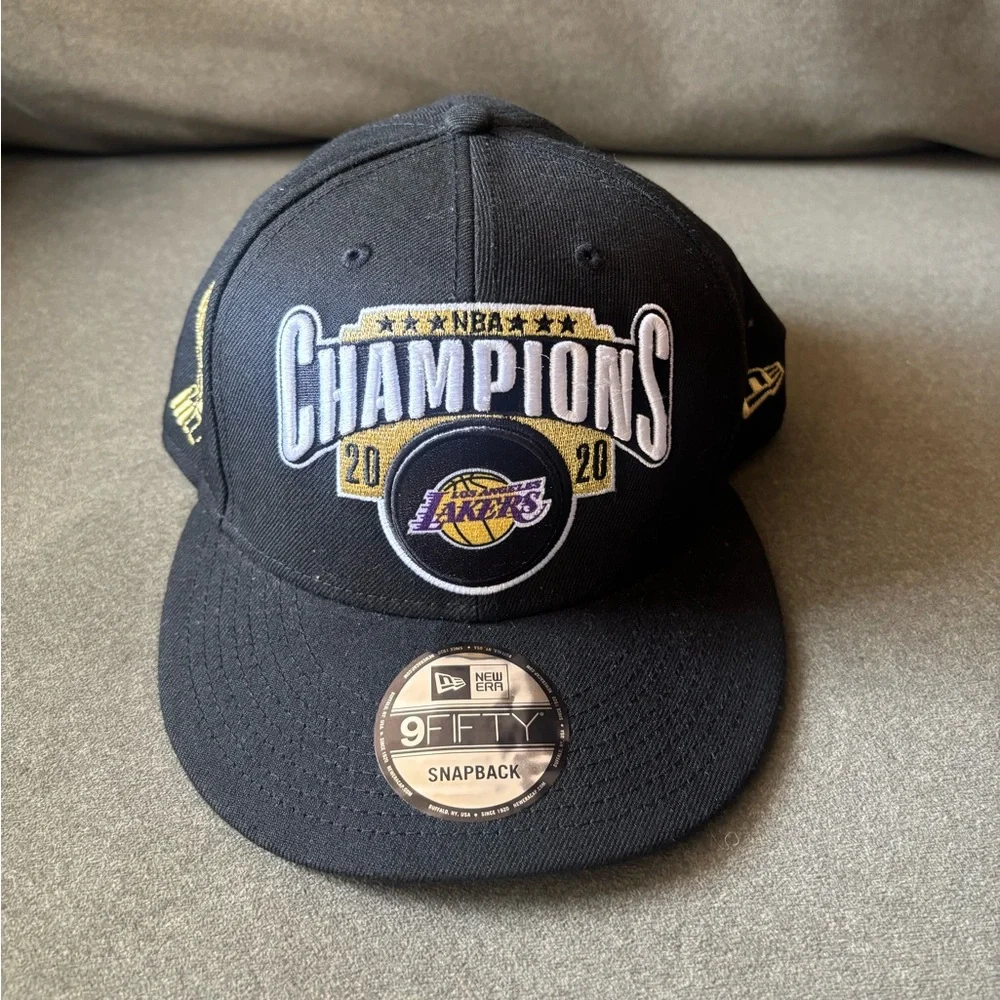 New Era Black & Gold Los Angeles Lakers Champions Snapback Hat